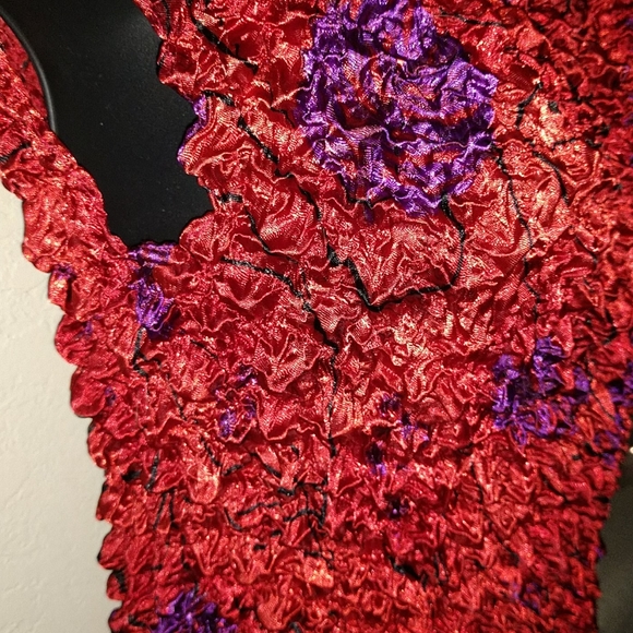 Red Hat Ladies Bubble Top - Picture 13 of 13